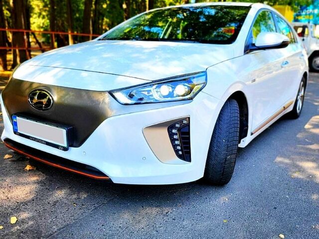 Хендай Ioniq, объемом двигателя 0.11 л и пробегом 232 тыс. км за 10999 $, фото 1 на Automoto.ua