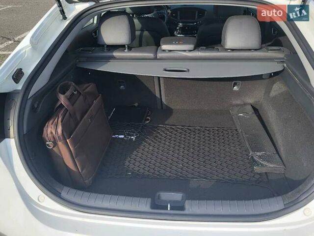 Хендай Ioniq, объемом двигателя 0 л и пробегом 84 тыс. км за 16500 $, фото 15 на Automoto.ua