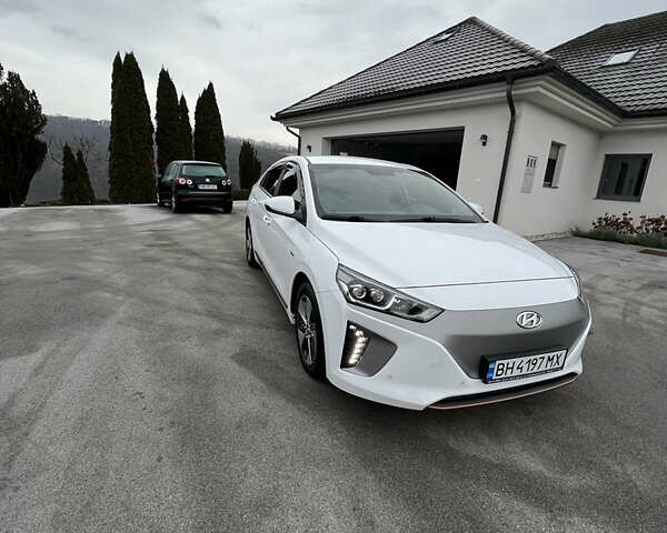 Хендай Ioniq, об'ємом двигуна 0 л та пробігом 29 тис. км за 17000 $, фото 7 на Automoto.ua