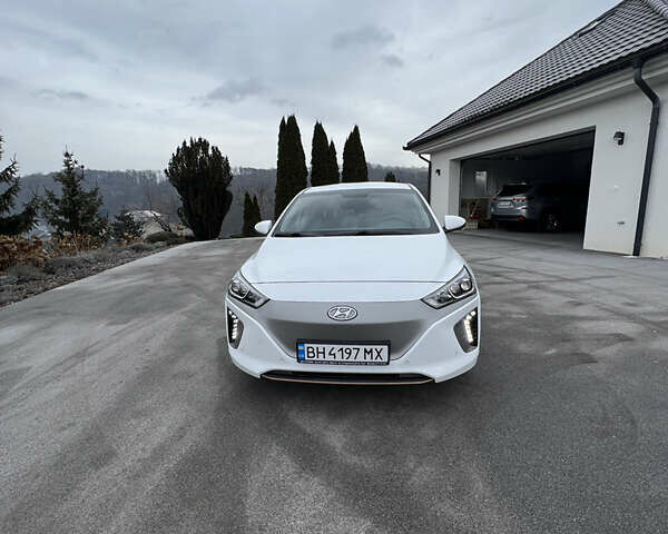 Хендай Ioniq, об'ємом двигуна 0 л та пробігом 29 тис. км за 17000 $, фото 6 на Automoto.ua