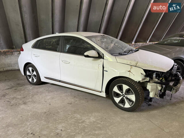 Хендай Ioniq, объемом двигателя 0 л и пробегом 90 тыс. км за 8500 $, фото 1 на Automoto.ua