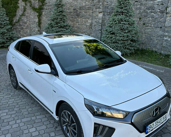 Хендай Ioniq, объемом двигателя 0 л и пробегом 34 тыс. км за 20900 $, фото 4 на Automoto.ua