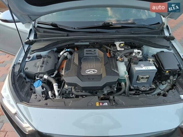 Серый Хендай Ioniq, объемом двигателя 0 л и пробегом 152 тыс. км за 12400 $, фото 4 на Automoto.ua
