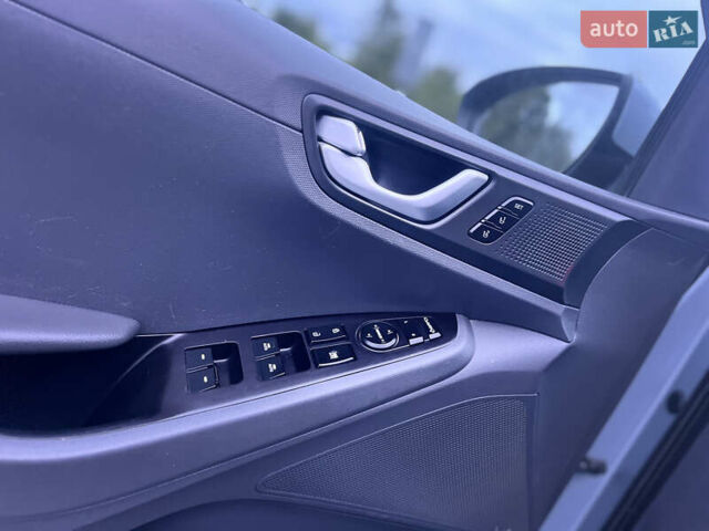 Серый Хендай Ioniq, объемом двигателя 0 л и пробегом 236 тыс. км за 11500 $, фото 36 на Automoto.ua