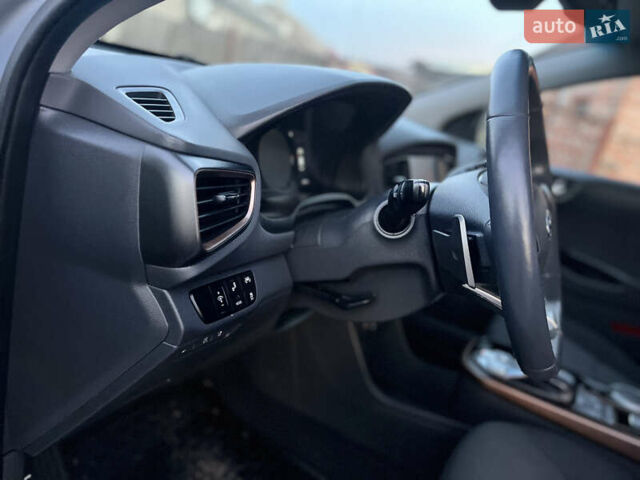 Серый Хендай Ioniq, объемом двигателя 0 л и пробегом 236 тыс. км за 10500 $, фото 52 на Automoto.ua
