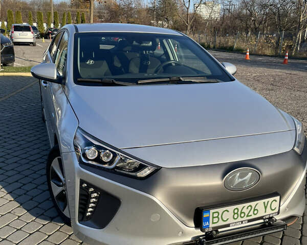Серый Хендай Ioniq, объемом двигателя 0 л и пробегом 143 тыс. км за 11800 $, фото 4 на Automoto.ua