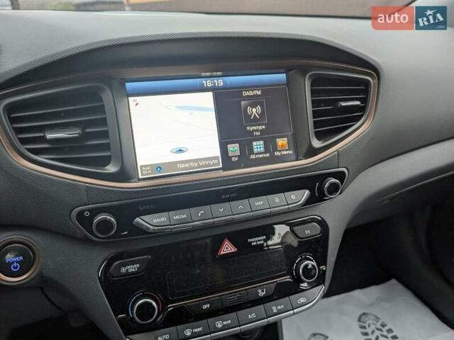 Сірий Хендай Ioniq, об'ємом двигуна 0 л та пробігом 129 тис. км за 12999 $, фото 25 на Automoto.ua