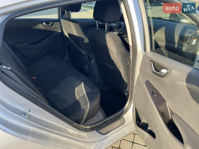 Серый Хендай Ioniq, объемом двигателя 0 л и пробегом 143 тыс. км за 11800 $, фото 7 на Automoto.ua
