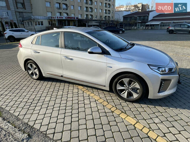 Серый Хендай Ioniq, объемом двигателя 0 л и пробегом 143 тыс. км за 11800 $, фото 1 на Automoto.ua