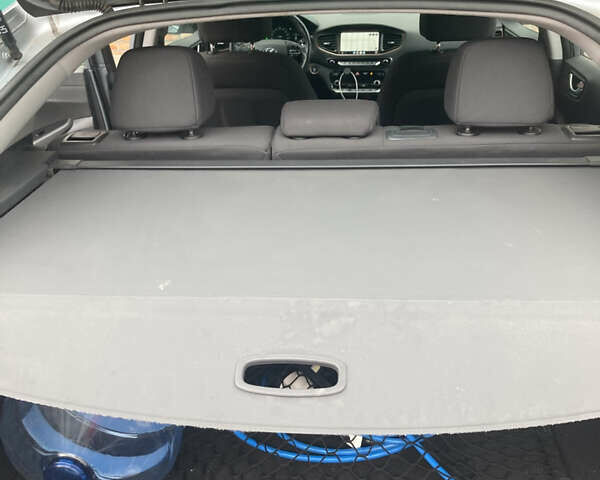 Серый Хендай Ioniq, объемом двигателя 0 л и пробегом 125 тыс. км за 12000 $, фото 13 на Automoto.ua