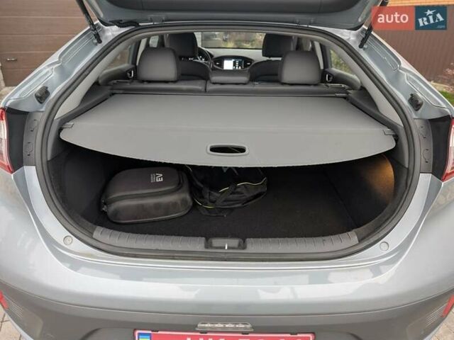 Сірий Хендай Ioniq, об'ємом двигуна 0 л та пробігом 129 тис. км за 12999 $, фото 23 на Automoto.ua