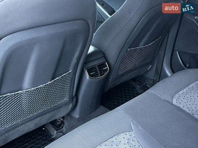 Серый Хендай Ioniq, объемом двигателя 0 л и пробегом 236 тыс. км за 11500 $, фото 48 на Automoto.ua