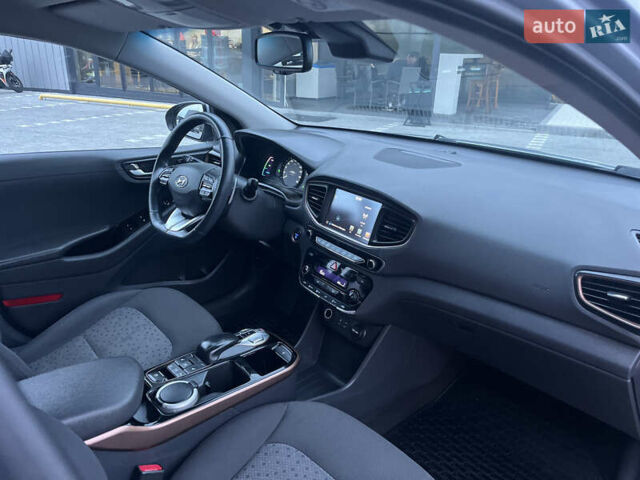 Серый Хендай Ioniq, объемом двигателя 0 л и пробегом 236 тыс. км за 11500 $, фото 54 на Automoto.ua