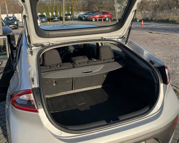Серый Хендай Ioniq, объемом двигателя 0 л и пробегом 143 тыс. км за 11800 $, фото 17 на Automoto.ua