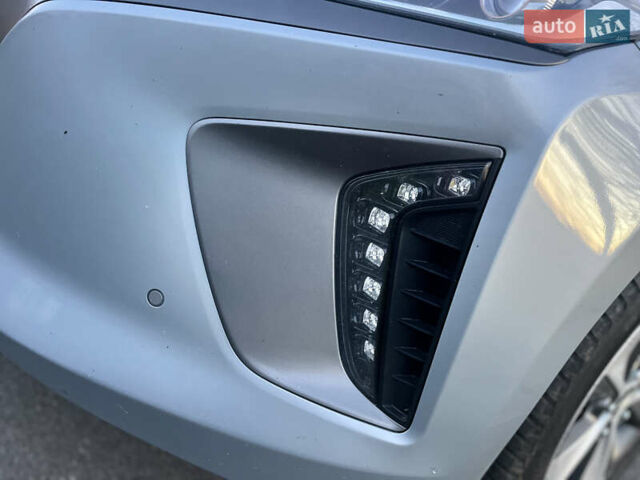 Серый Хендай Ioniq, объемом двигателя 0 л и пробегом 236 тыс. км за 10500 $, фото 11 на Automoto.ua