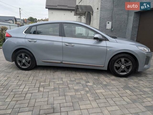 Сірий Хендай Ioniq, об'ємом двигуна 0 л та пробігом 129 тис. км за 12999 $, фото 8 на Automoto.ua