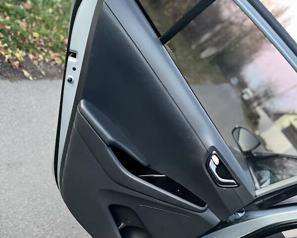 Серый Хендай Ioniq, объемом двигателя 0 л и пробегом 236 тыс. км за 10500 $, фото 44 на Automoto.ua