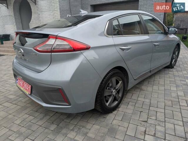 Сірий Хендай Ioniq, об'ємом двигуна 0 л та пробігом 129 тис. км за 12999 $, фото 10 на Automoto.ua