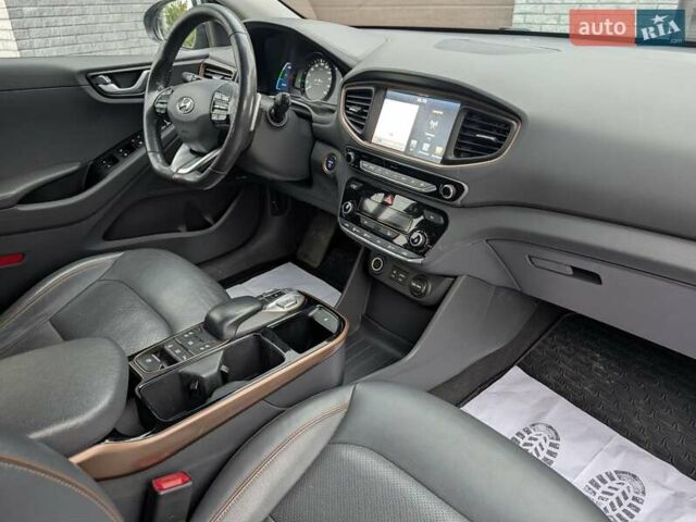 Сірий Хендай Ioniq, об'ємом двигуна 0 л та пробігом 129 тис. км за 12999 $, фото 21 на Automoto.ua