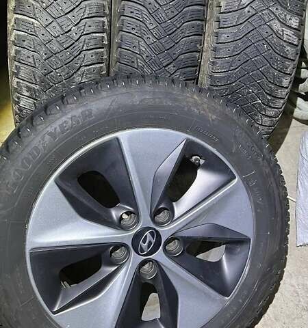 Серый Хендай Ioniq, объемом двигателя 0 л и пробегом 152 тыс. км за 12400 $, фото 2 на Automoto.ua