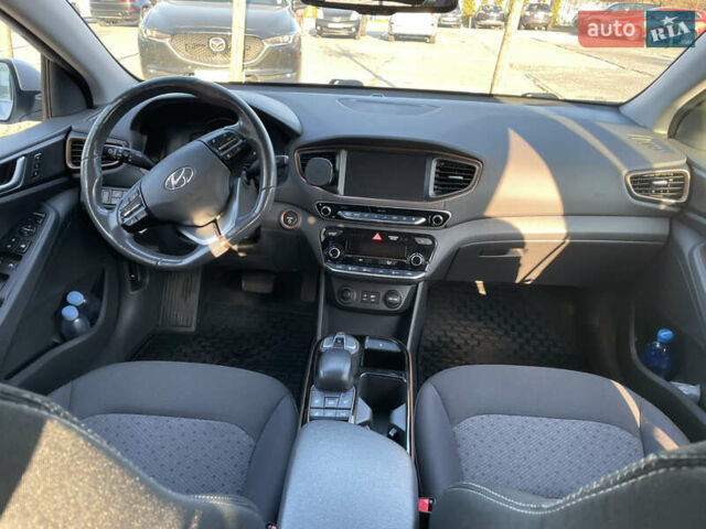 Серый Хендай Ioniq, объемом двигателя 0 л и пробегом 143 тыс. км за 11800 $, фото 11 на Automoto.ua