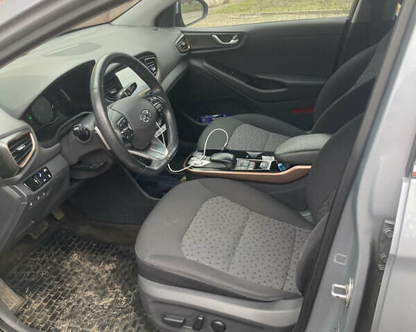 Серый Хендай Ioniq, объемом двигателя 0 л и пробегом 125 тыс. км за 12000 $, фото 16 на Automoto.ua