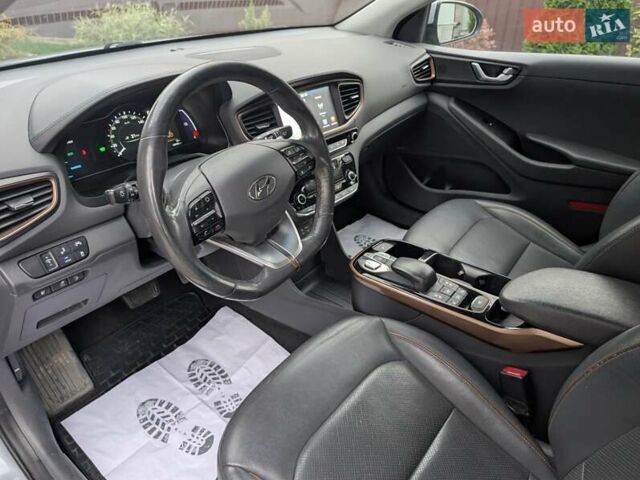 Сірий Хендай Ioniq, об'ємом двигуна 0 л та пробігом 129 тис. км за 12999 $, фото 16 на Automoto.ua
