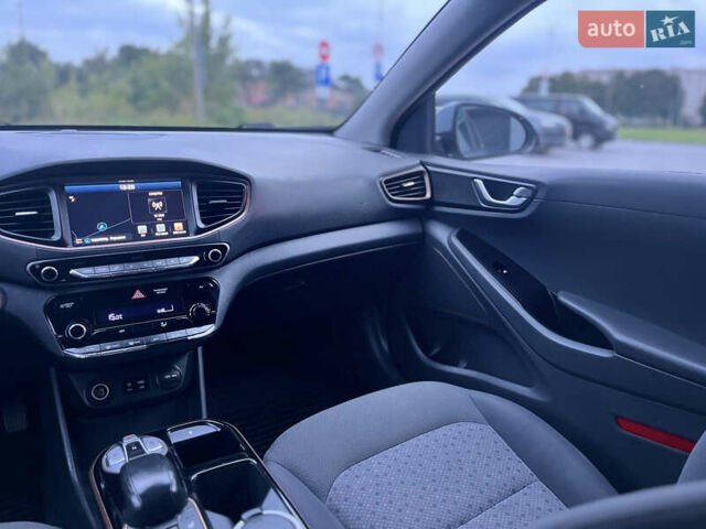 Серый Хендай Ioniq, объемом двигателя 0 л и пробегом 236 тыс. км за 11500 $, фото 41 на Automoto.ua
