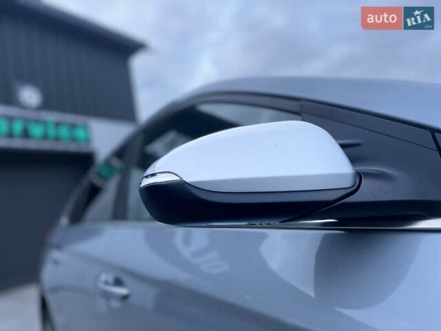 Серый Хендай Ioniq, объемом двигателя 0 л и пробегом 236 тыс. км за 11500 $, фото 7 на Automoto.ua