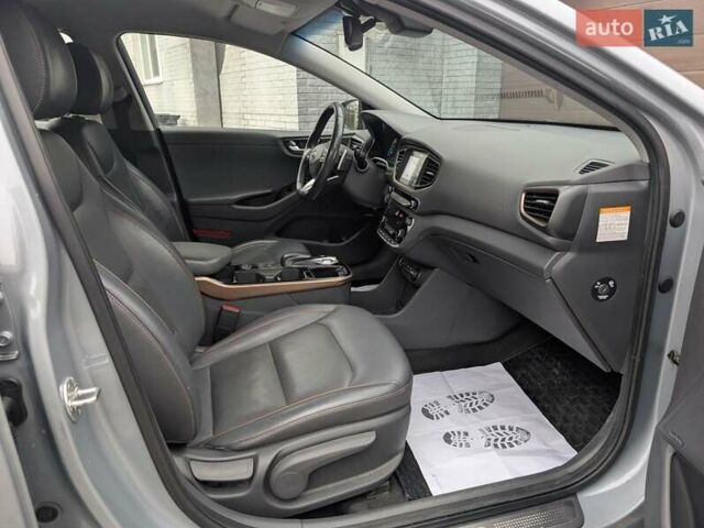 Сірий Хендай Ioniq, об'ємом двигуна 0 л та пробігом 129 тис. км за 12999 $, фото 20 на Automoto.ua