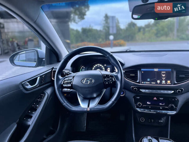 Серый Хендай Ioniq, объемом двигателя 0 л и пробегом 236 тыс. км за 11500 $, фото 38 на Automoto.ua