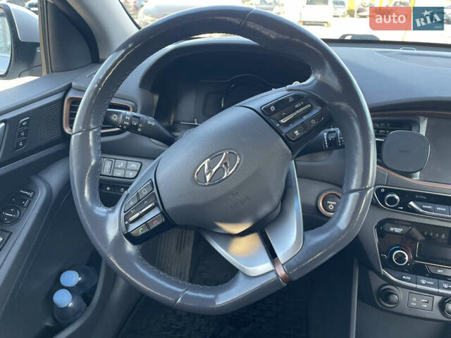 Серый Хендай Ioniq, объемом двигателя 0 л и пробегом 143 тыс. км за 11800 $, фото 14 на Automoto.ua