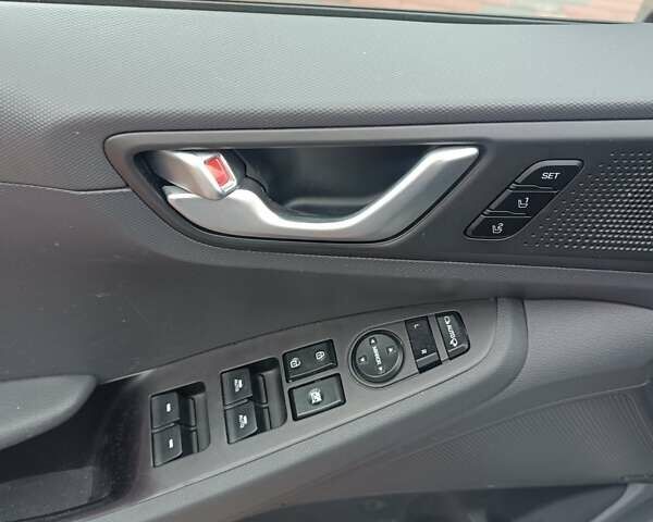Серый Хендай Ioniq, объемом двигателя 0 л и пробегом 152 тыс. км за 12400 $, фото 14 на Automoto.ua