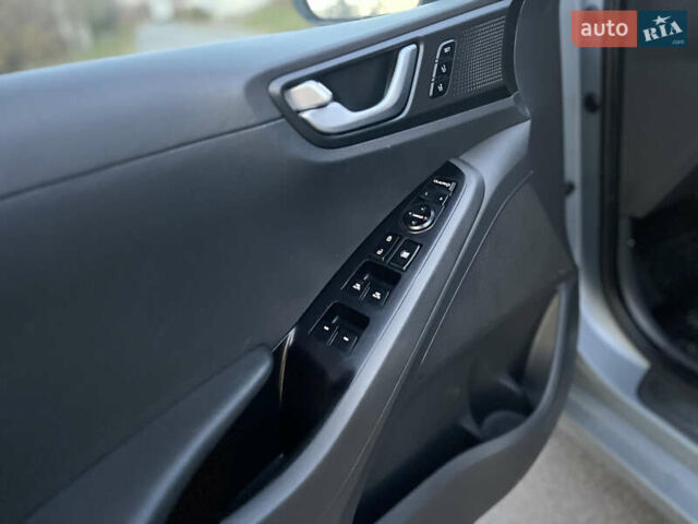 Серый Хендай Ioniq, объемом двигателя 0 л и пробегом 236 тыс. км за 10500 $, фото 30 на Automoto.ua