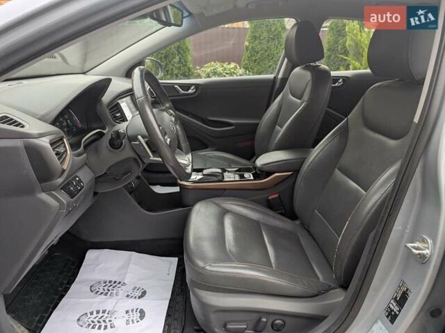 Сірий Хендай Ioniq, об'ємом двигуна 0 л та пробігом 129 тис. км за 12999 $, фото 18 на Automoto.ua