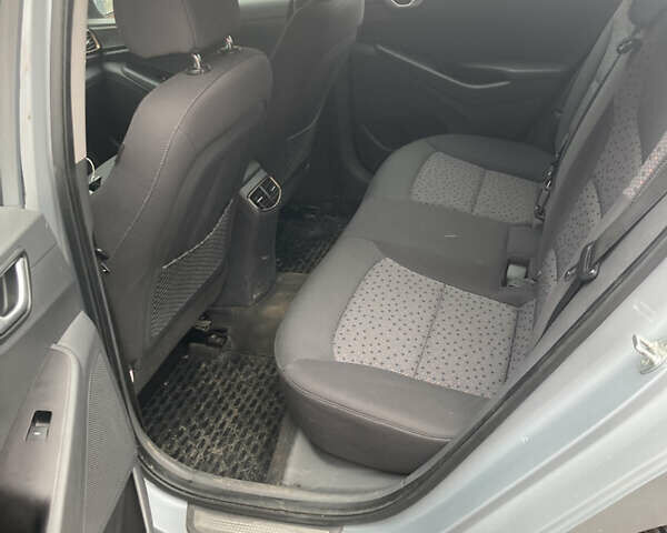 Серый Хендай Ioniq, объемом двигателя 0 л и пробегом 125 тыс. км за 12000 $, фото 12 на Automoto.ua