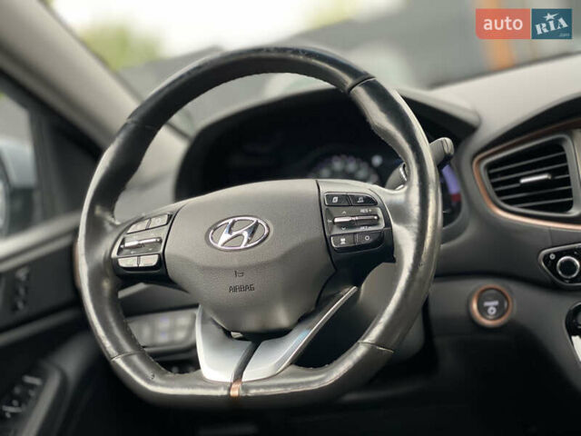 Серый Хендай Ioniq, объемом двигателя 0 л и пробегом 135 тыс. км за 12999 $, фото 36 на Automoto.ua