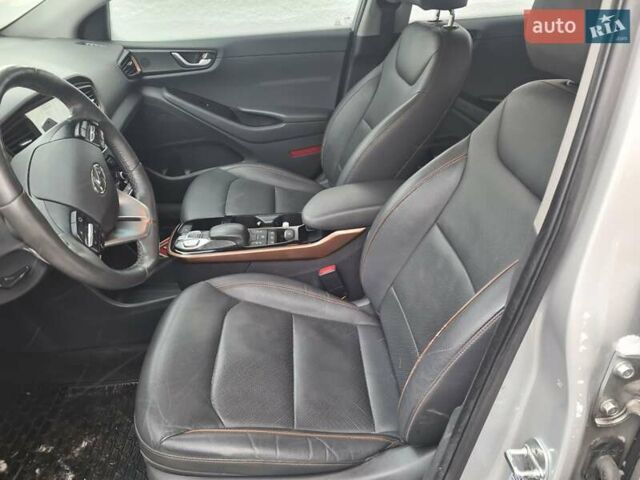 Сірий Хендай Ioniq, об'ємом двигуна 0 л та пробігом 103 тис. км за 13999 $, фото 10 на Automoto.ua