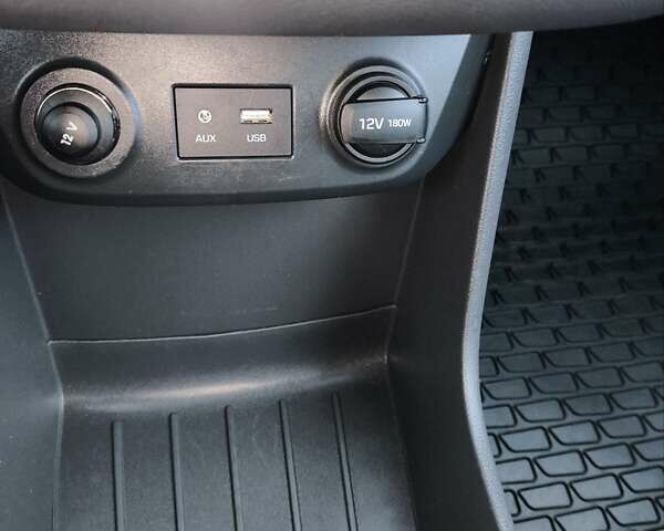 Сірий Хендай Ioniq, об'ємом двигуна 0 л та пробігом 110 тис. км за 11800 $, фото 35 на Automoto.ua