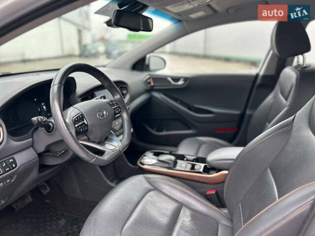 Сірий Хендай Ioniq, об'ємом двигуна 0 л та пробігом 78 тис. км за 13000 $, фото 9 на Automoto.ua