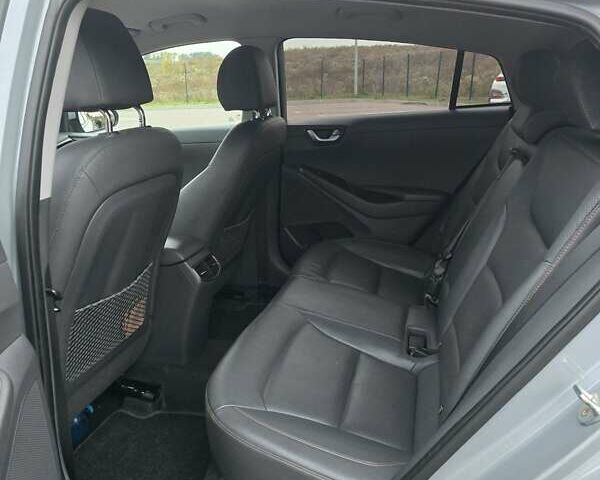 Серый Хендай Ioniq, объемом двигателя 0 л и пробегом 82 тыс. км за 14500 $, фото 2 на Automoto.ua