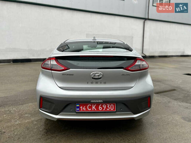 Сірий Хендай Ioniq, об'ємом двигуна 0 л та пробігом 78 тис. км за 13000 $, фото 4 на Automoto.ua