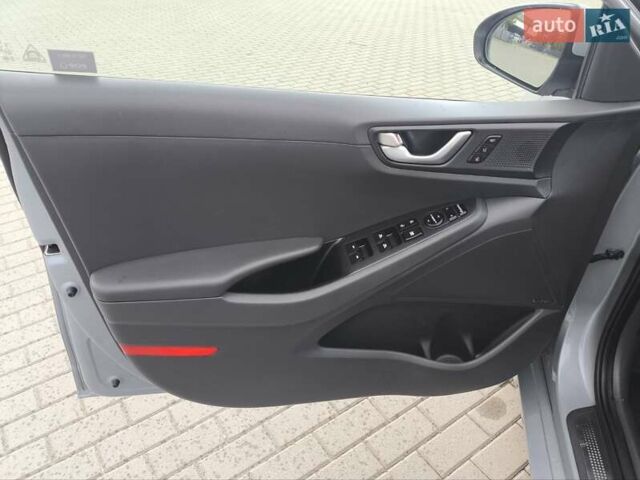 Сірий Хендай Ioniq, об'ємом двигуна 0 л та пробігом 106 тис. км за 12018 $, фото 22 на Automoto.ua