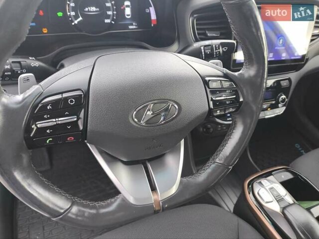 Сірий Хендай Ioniq, об'ємом двигуна 0 л та пробігом 110 тис. км за 11800 $, фото 28 на Automoto.ua