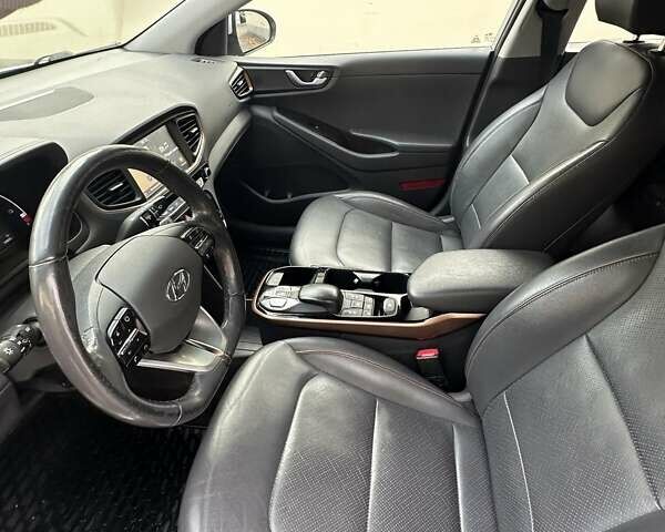 Серый Хендай Ioniq, объемом двигателя 0 л и пробегом 129 тыс. км за 12900 $, фото 5 на Automoto.ua