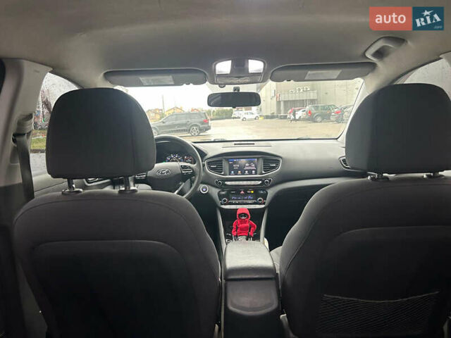 Сірий Хендай Ioniq, об'ємом двигуна 1.58 л та пробігом 174 тис. км за 11900 $, фото 16 на Automoto.ua