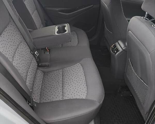 Сірий Хендай Ioniq, об'ємом двигуна 0 л та пробігом 106 тис. км за 12018 $, фото 51 на Automoto.ua