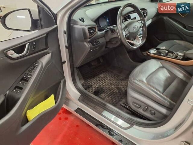 Сірий Хендай Ioniq, об'ємом двигуна 0 л та пробігом 103 тис. км за 13999 $, фото 20 на Automoto.ua