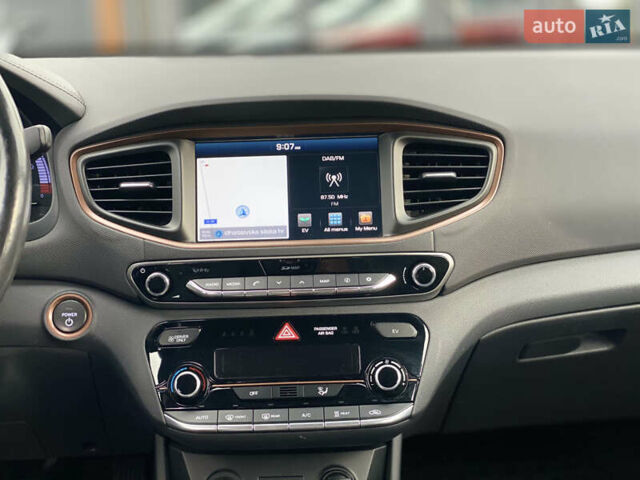 Серый Хендай Ioniq, объемом двигателя 0 л и пробегом 135 тыс. км за 12999 $, фото 45 на Automoto.ua