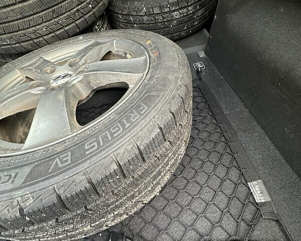 Серый Хендай Ioniq, объемом двигателя 0 л и пробегом 129 тыс. км за 12900 $, фото 11 на Automoto.ua